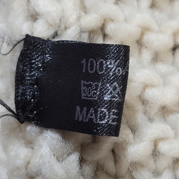 Chunky Cable Knit Cowl Neck Poncho (S) - Picture 5 of 9